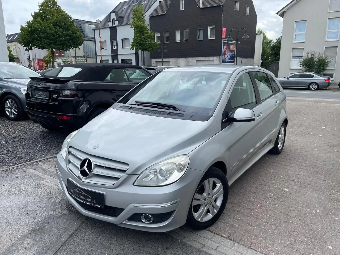 Mercedes-Benz B 180 2.Hand*Navi*Sitzheizung*Klima Argent - 2