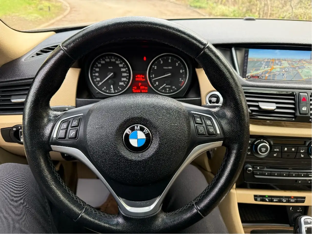 BMW X1 снимка BMW X1