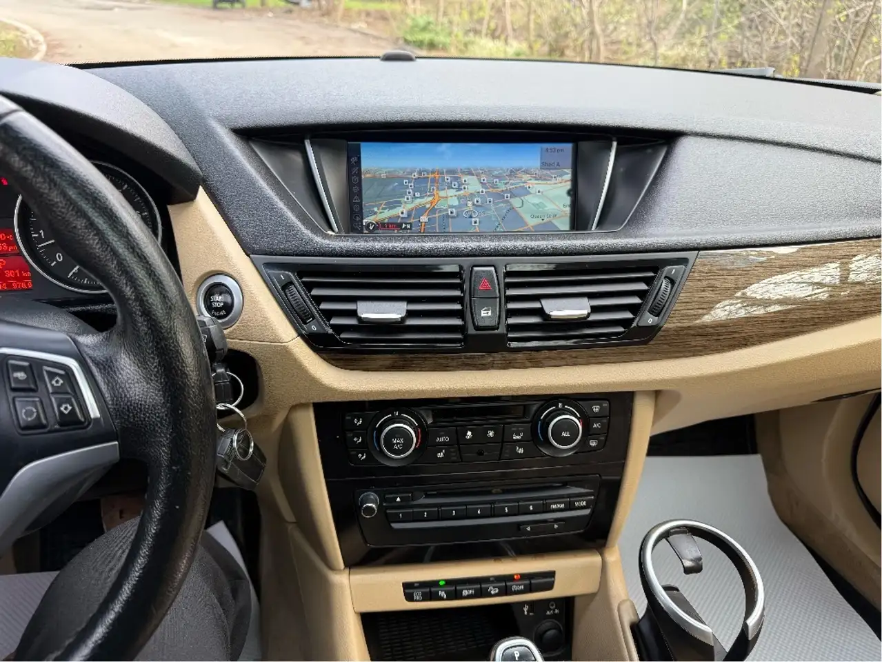 BMW X1 снимка BMW X1