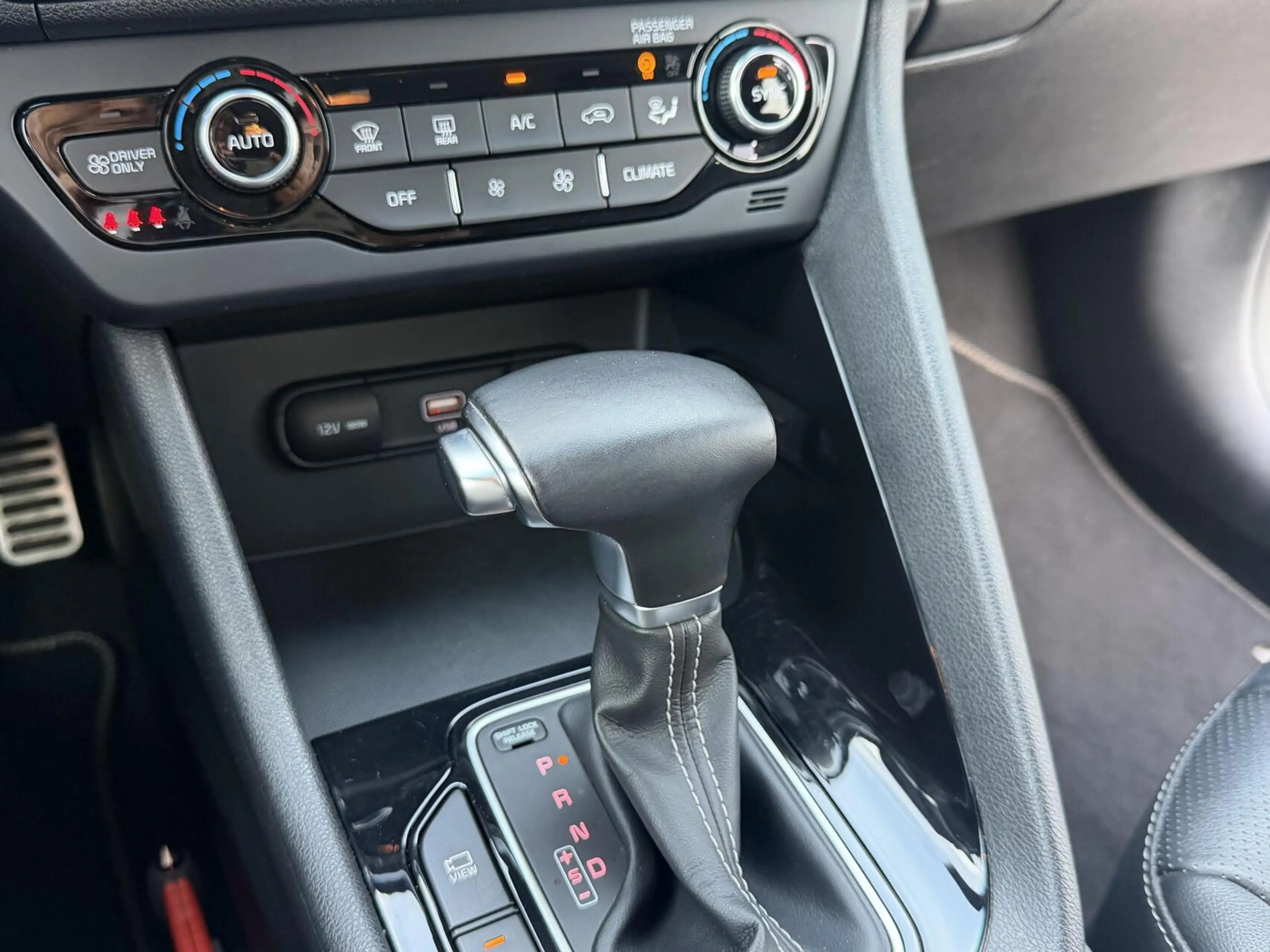 Kia Niro 1.6 GDi Hybrid DynamicPlusLine Leder LED PDC 2021 — photo 26