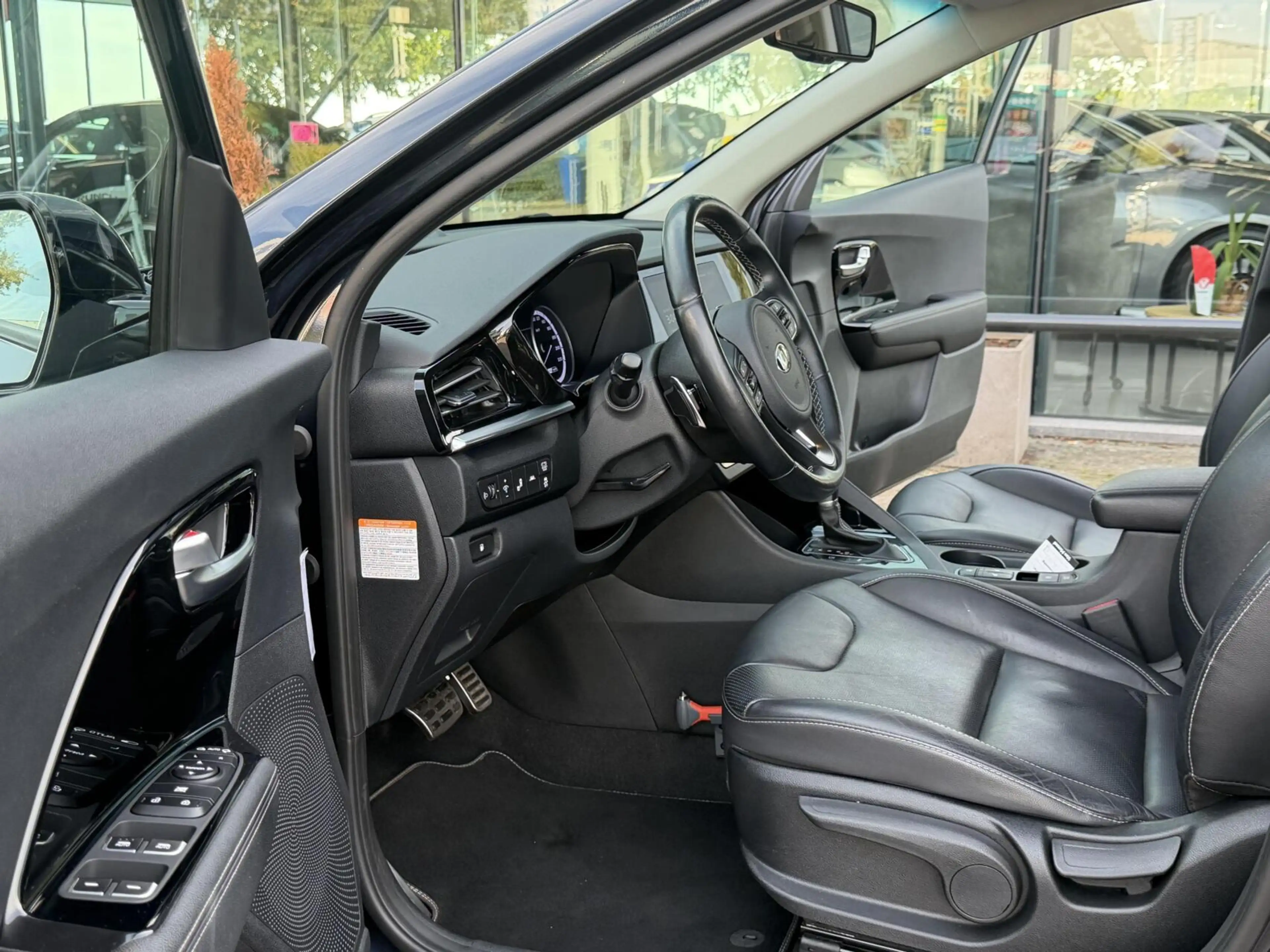Kia Niro 1.6 GDi Hybrid DynamicPlusLine Leder LED PDC 2021 — photo 17