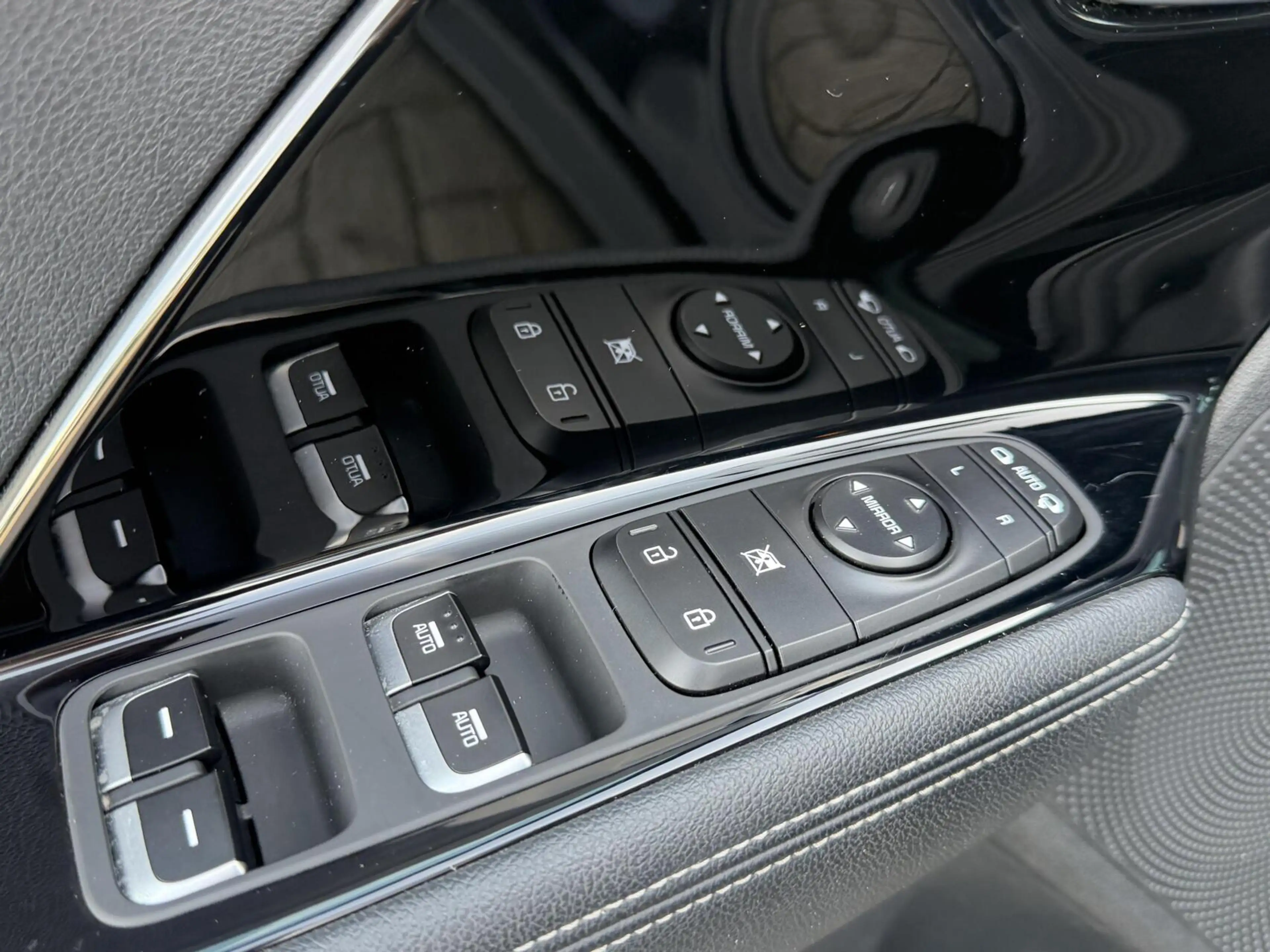 Kia Niro 1.6 GDi Hybrid DynamicPlusLine Leder LED PDC 2021 — photo 32