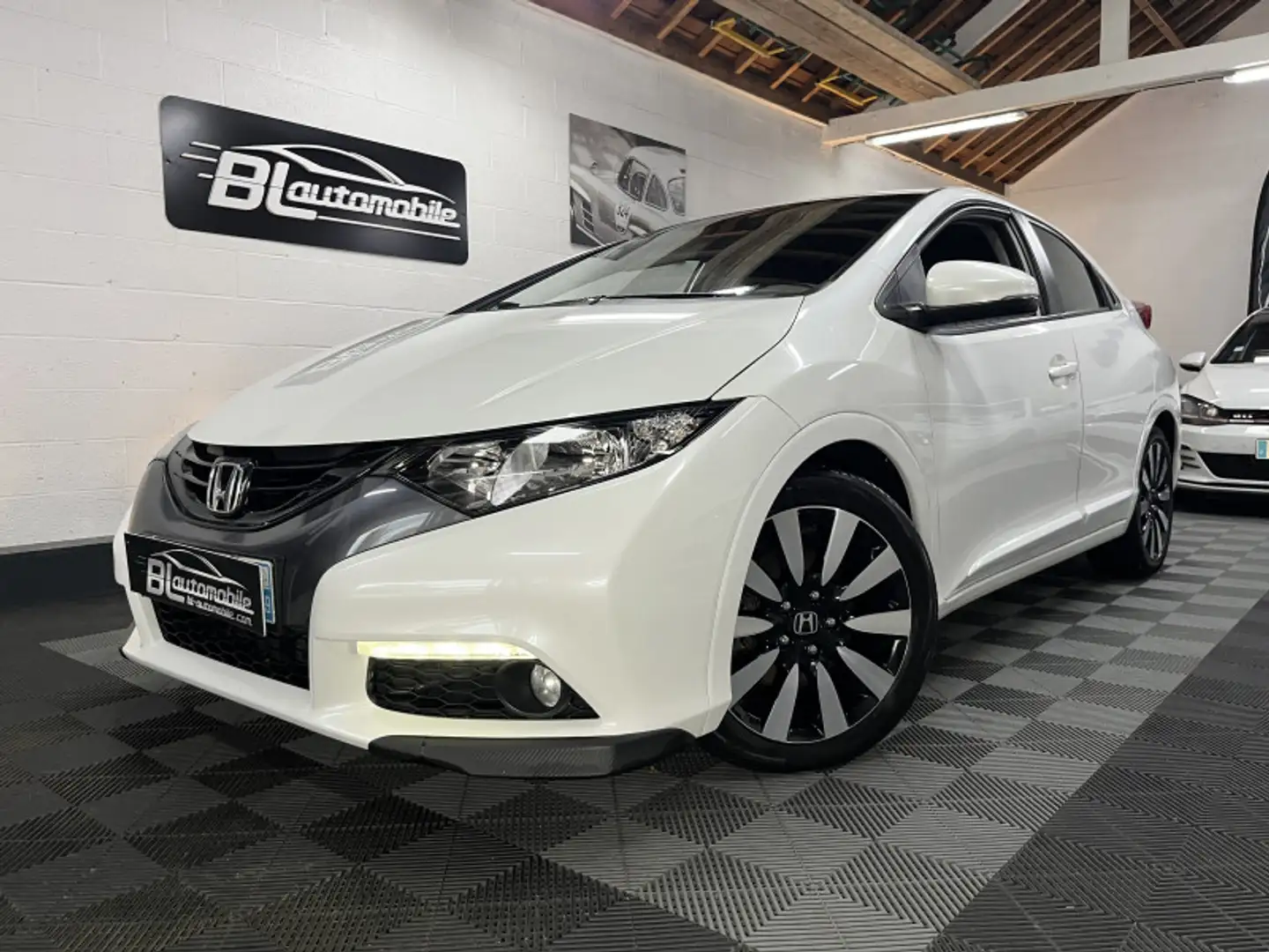 Honda Civic 2.2 150CH I-DTEC EXCLUSIVE 1ere main Blanc - 1
