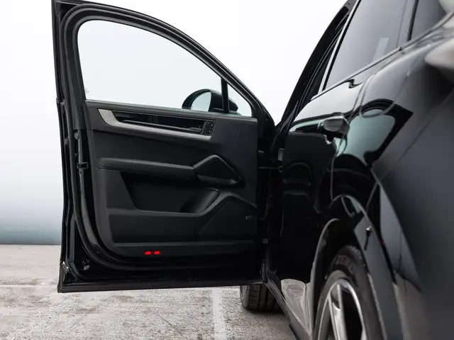 Porsche Cayenne view 14