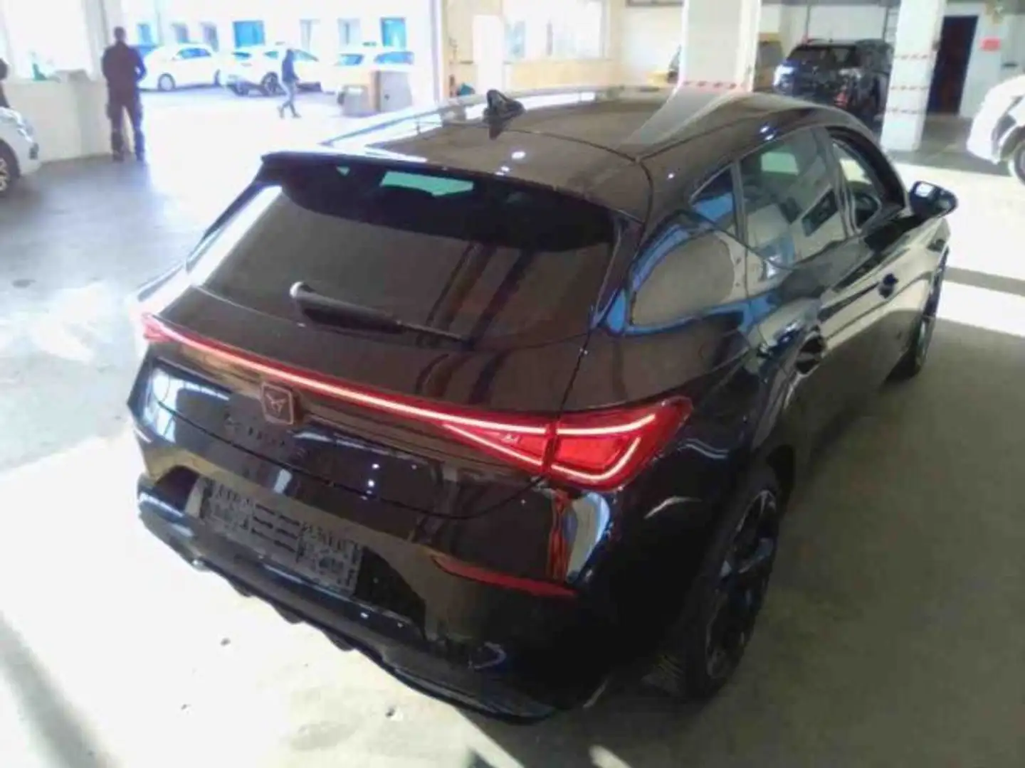 CUPRA Leon 1.5eTSI NAVI LED KAM KEYLESS Zwart - 2