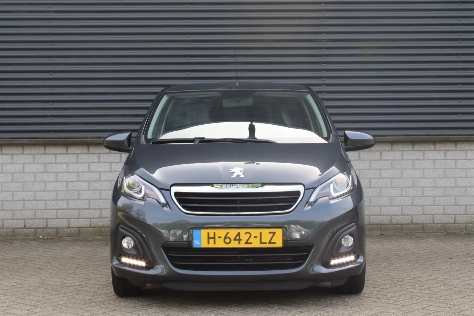 Peugeot 108 1.0 e-VTi 72pk 5D ACTIVE | Airco | Bluetooth | LED Grijs - 2