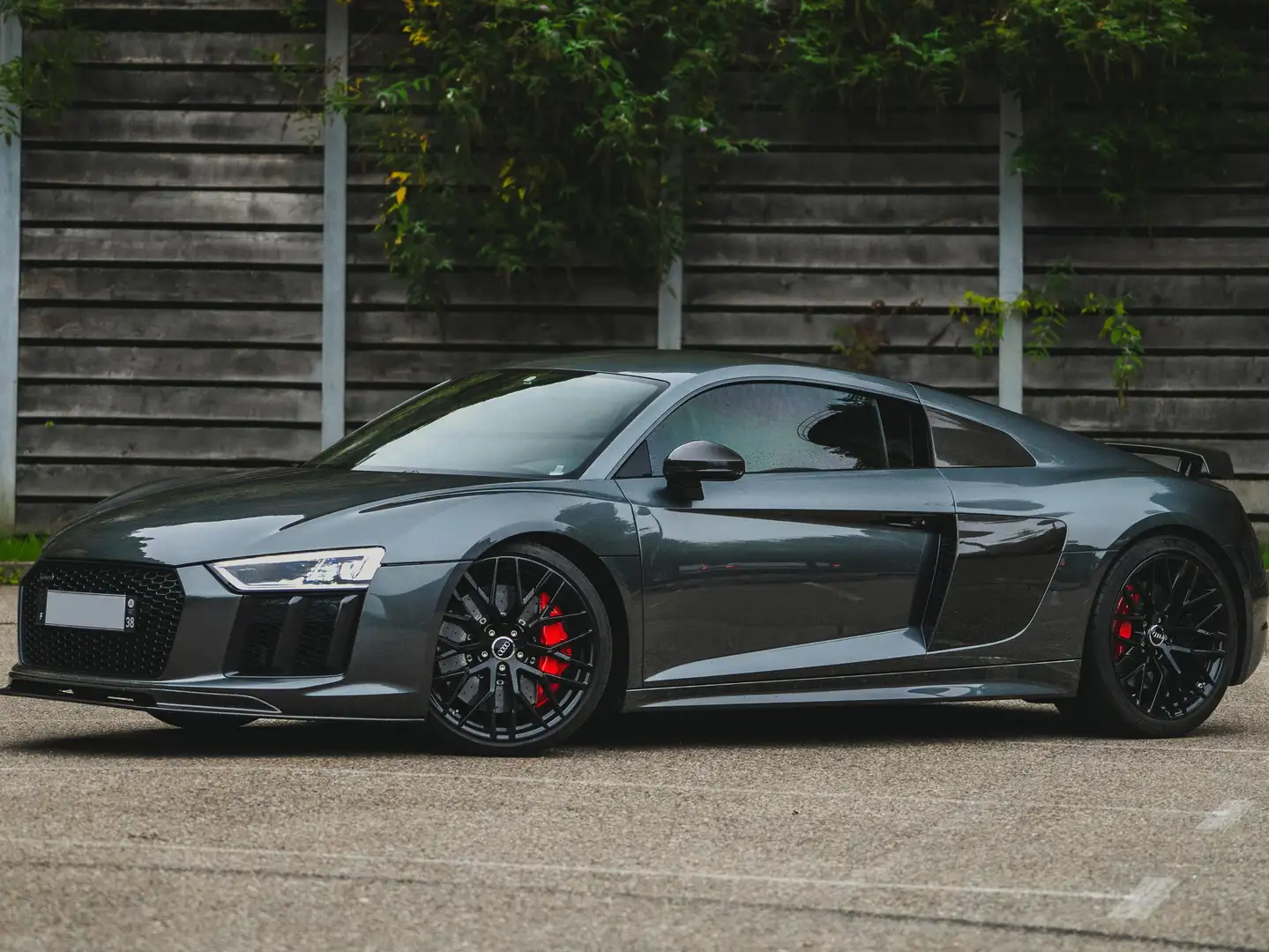 Audi R8 R8 V10 Plus 5.2 FSI 610 S tronic 7 Quattro Grijs - 1
