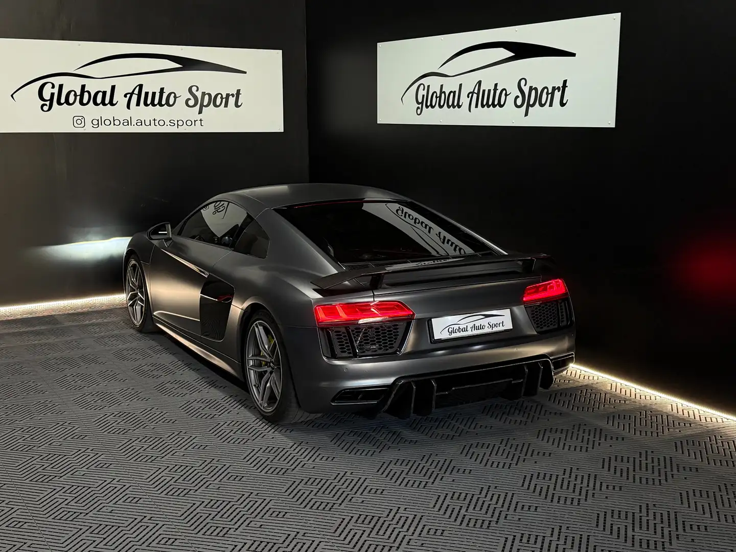 Audi R8 R8 V10 Plus 5.2 FSI 610 S tronic 7 Quattro Grau - 2
