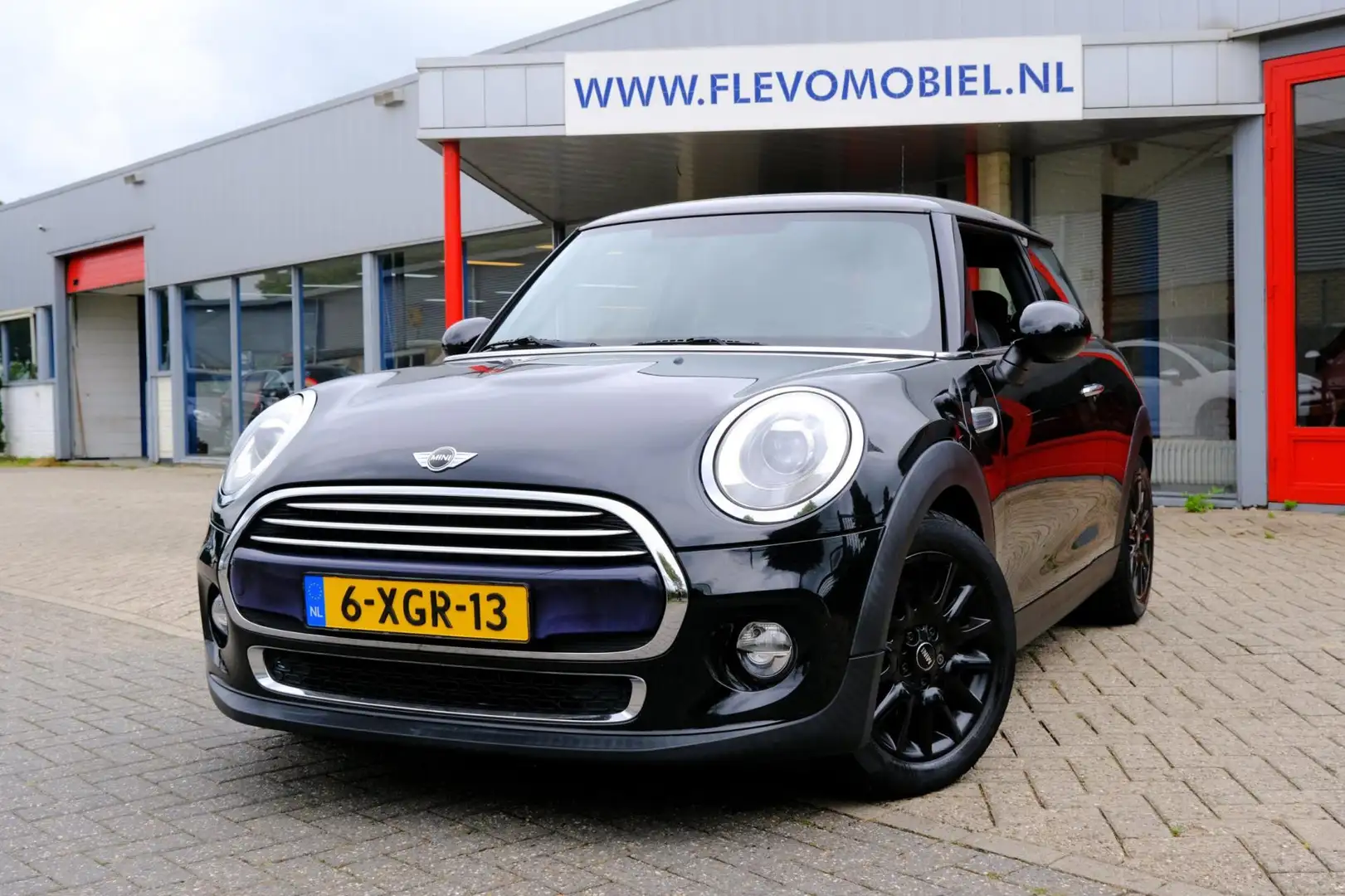 MINI Cooper Mini 1.5 Navi|Airco|LMV|PDC Zwart - 1