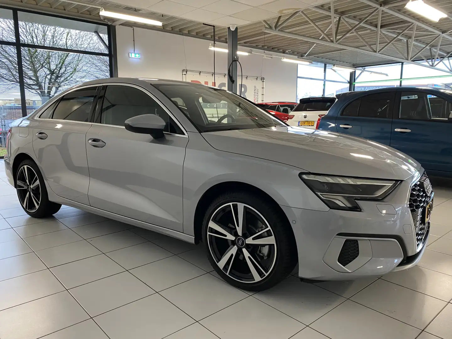 Audi A3 Limousine 35 TFSI Business edition Adaptieve cruis Gris - 2