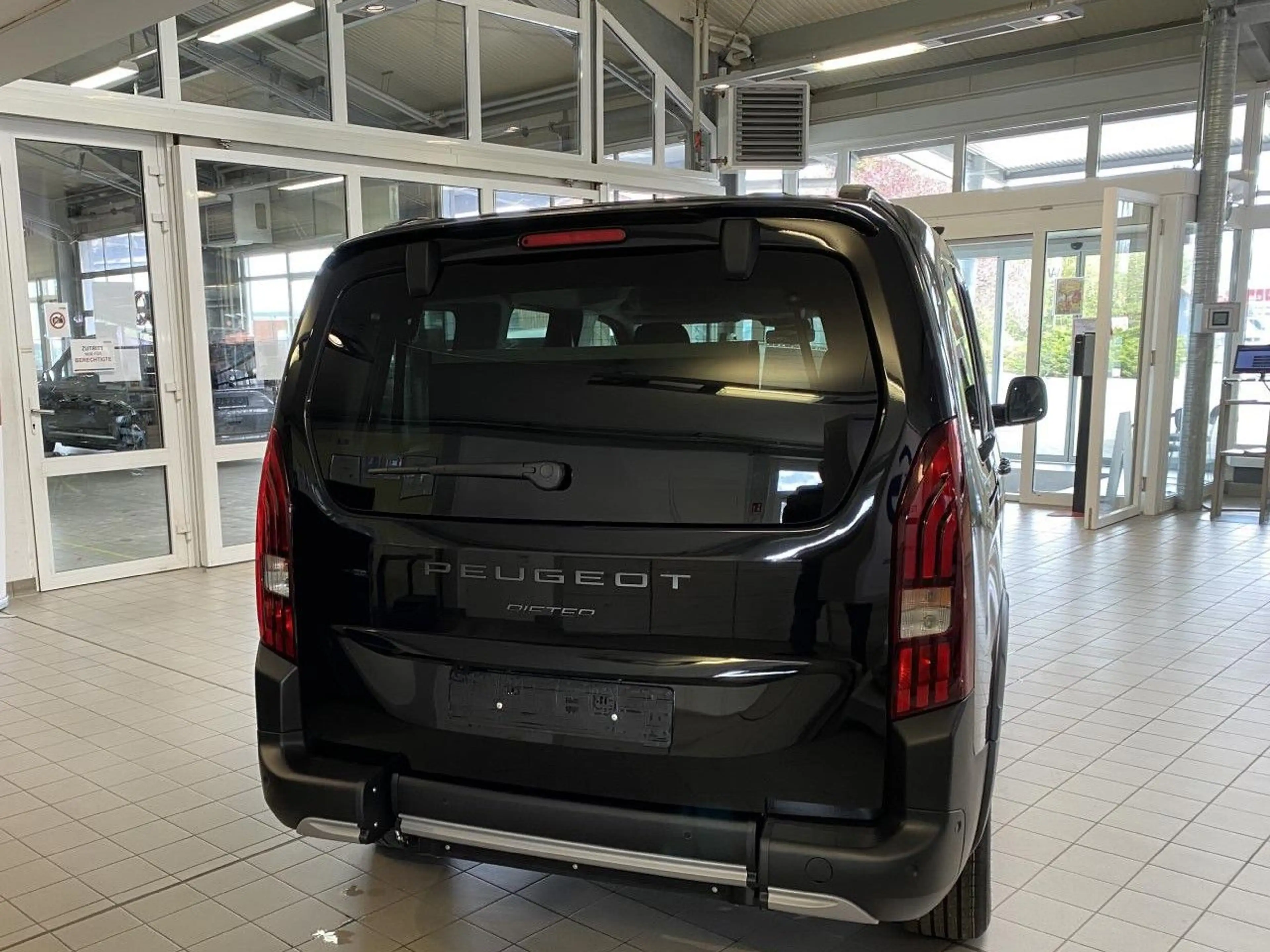 Peugeot Rifter GT BlueHDI 130 L2 EAT8 schwarz Navi Klima — photo 4