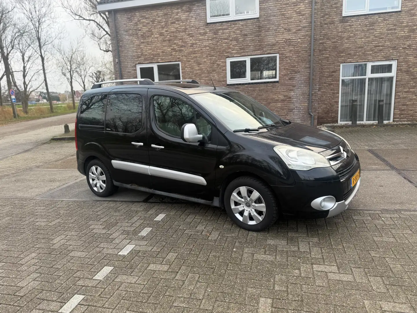 Citroen Berlingo 1.6 VTi 120 Multispace (( 110.000 km ))) Schwarz - 2