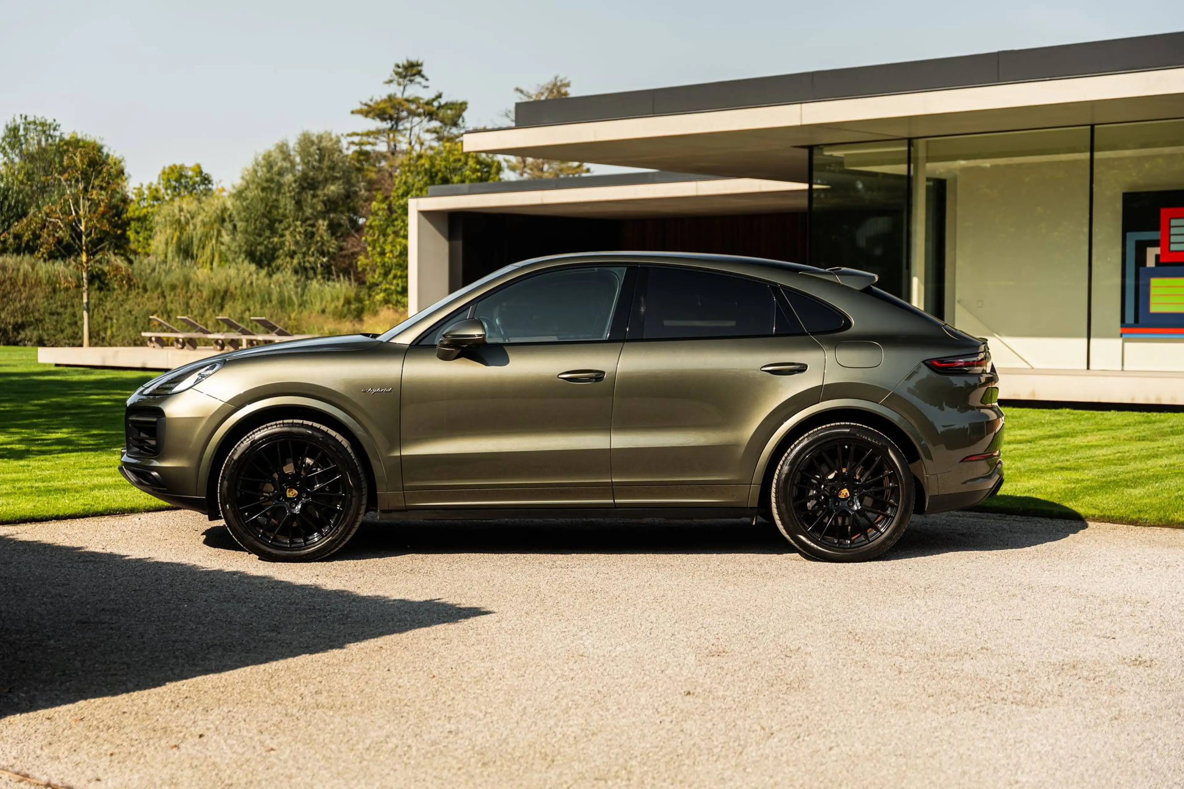 Porsche Cayenne E-HYBRID COUPE/PTS-OAK GREEN/PLATINUM EDITION/FULL OPTION — photo 4