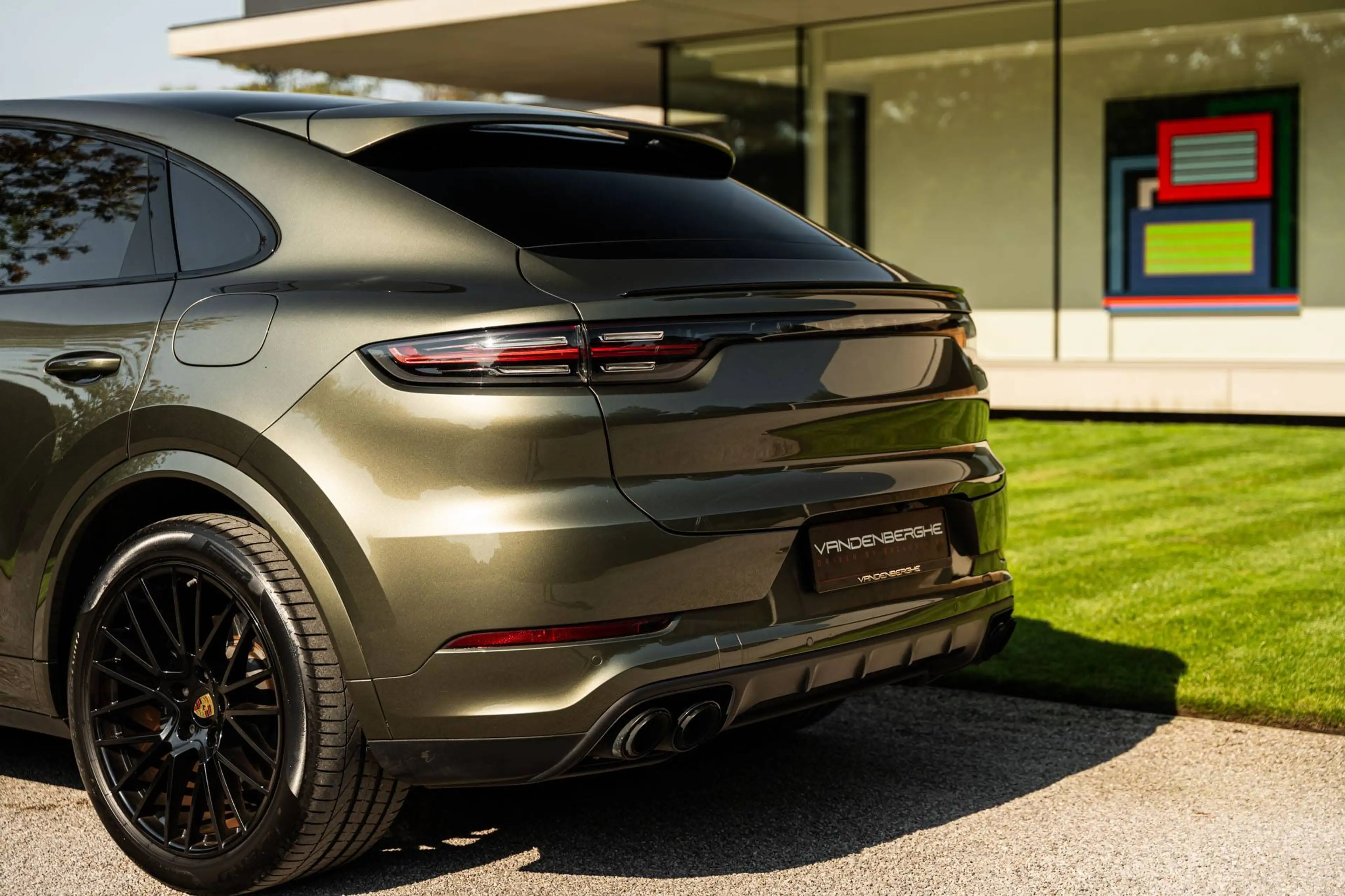 Porsche Cayenne E-HYBRID COUPE/PTS-OAK GREEN/PLATINUM EDITION/FULL OPTION — photo 11
