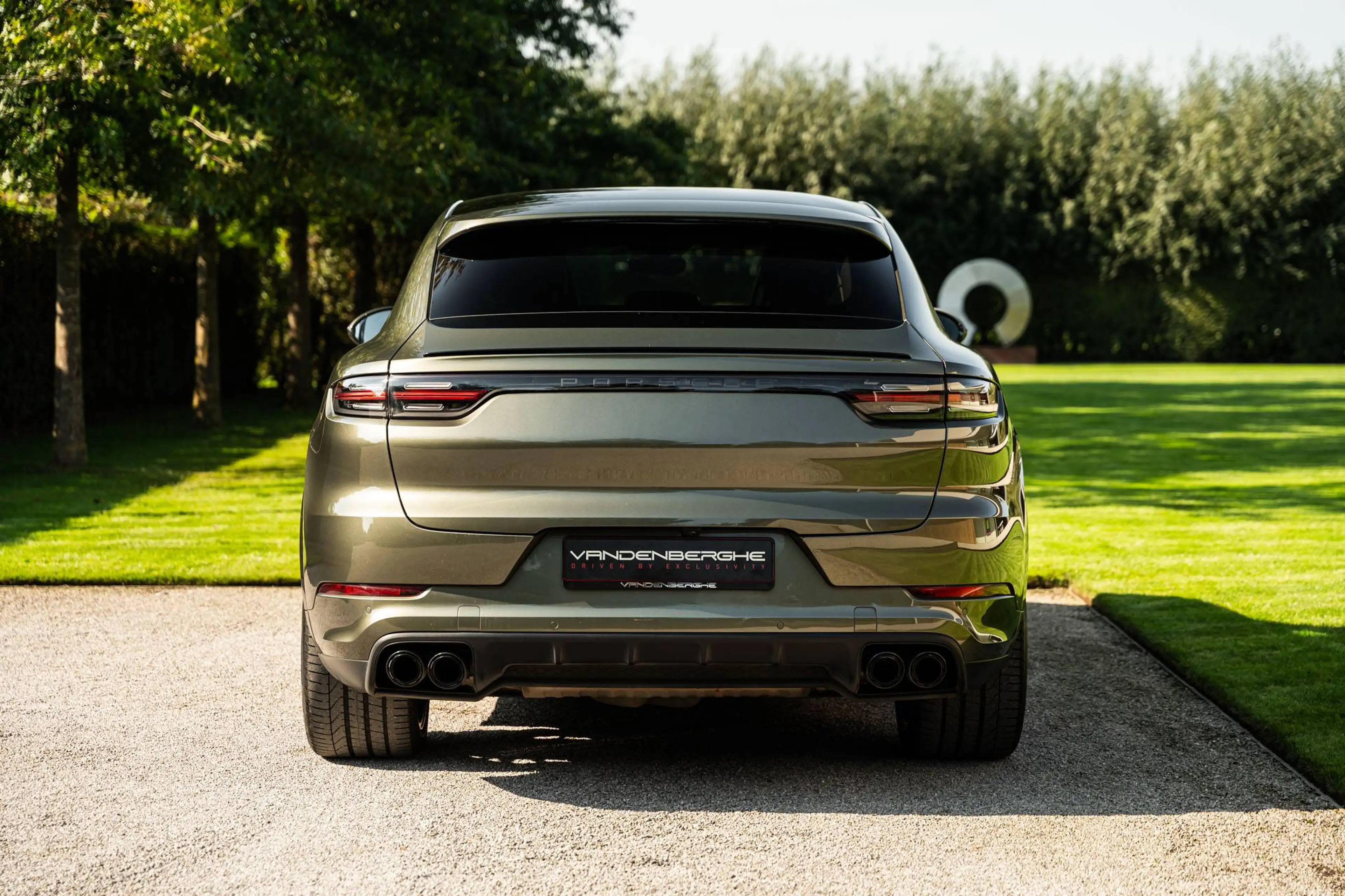 Porsche Cayenne E-HYBRID COUPE/PTS-OAK GREEN/PLATINUM EDITION/FULL OPTION — photo 6