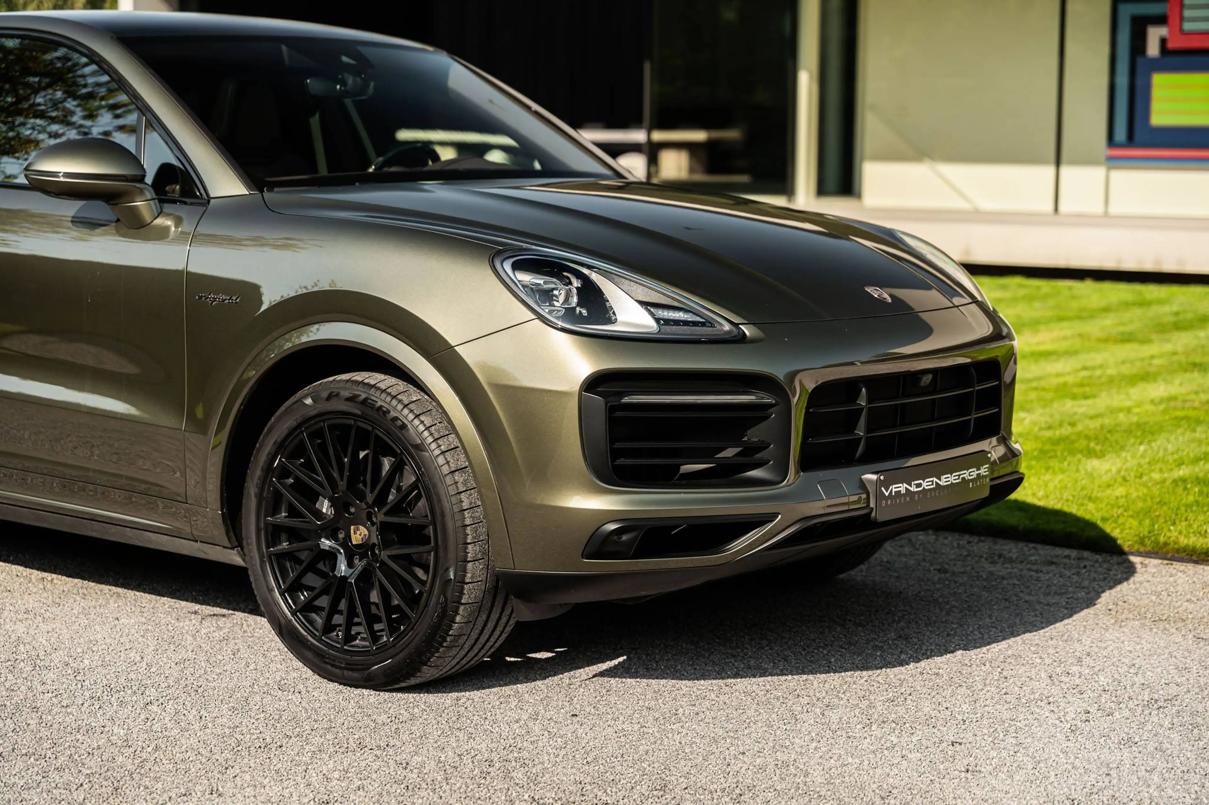 Porsche Cayenne E-HYBRID COUPE/PTS-OAK GREEN/PLATINUM EDITION/FULL OPTION — photo 9