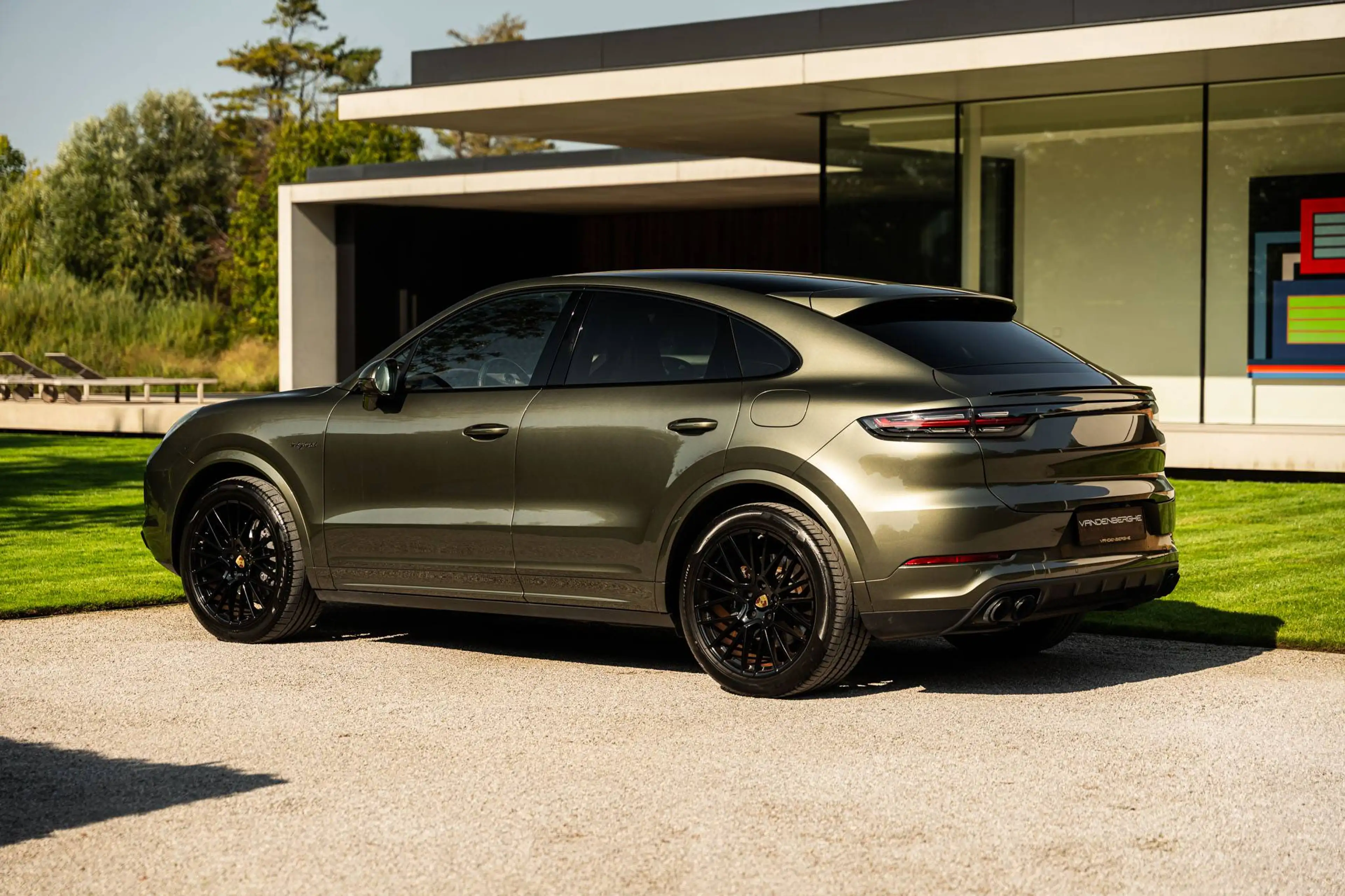Porsche Cayenne E-HYBRID COUPE/PTS-OAK GREEN/PLATINUM EDITION/FULL OPTION — photo 5