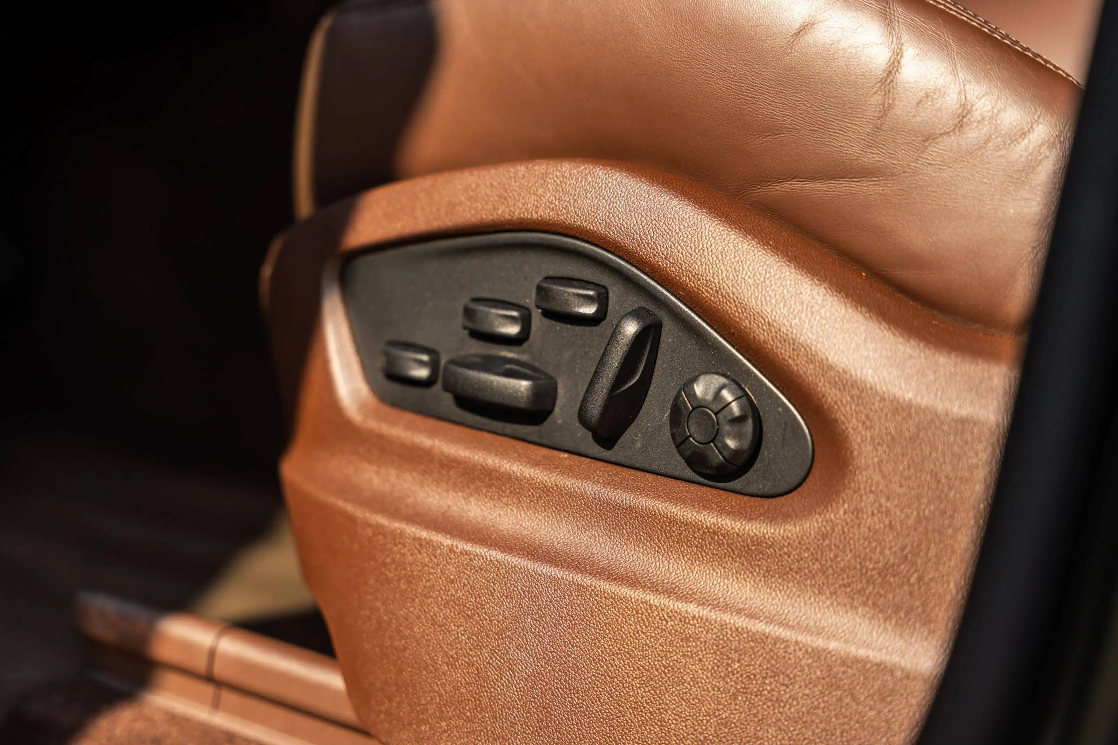 Porsche Cayenne E-HYBRID COUPE/PTS-OAK GREEN/PLATINUM EDITION/FULL OPTION — photo 14