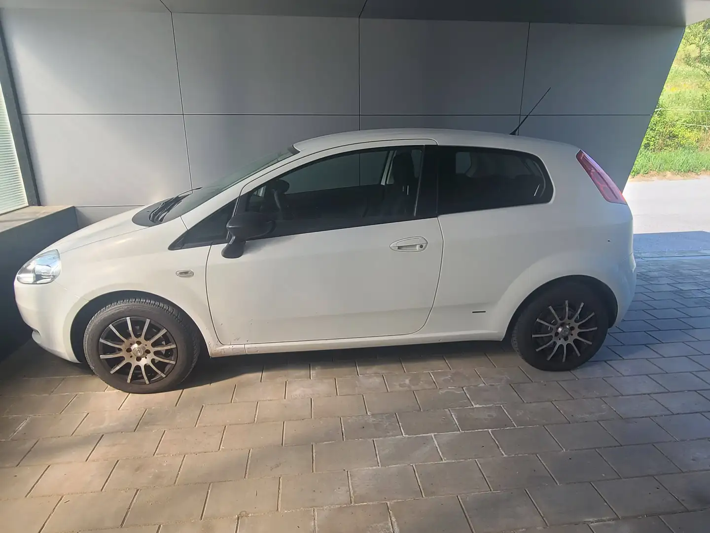 Fiat Grande Punto Grande Punto 1,4 Dynamic Dynamic Weiß - 1