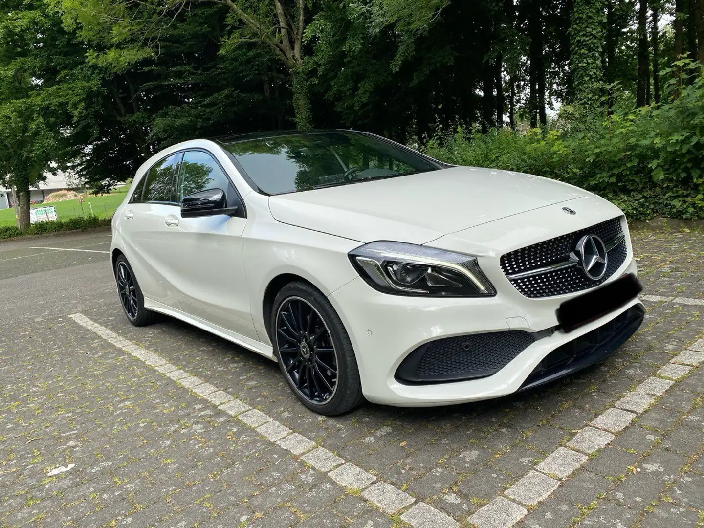 Mercedes-Benz A 200 A200d - AMG Line - Full option Wit - 2
