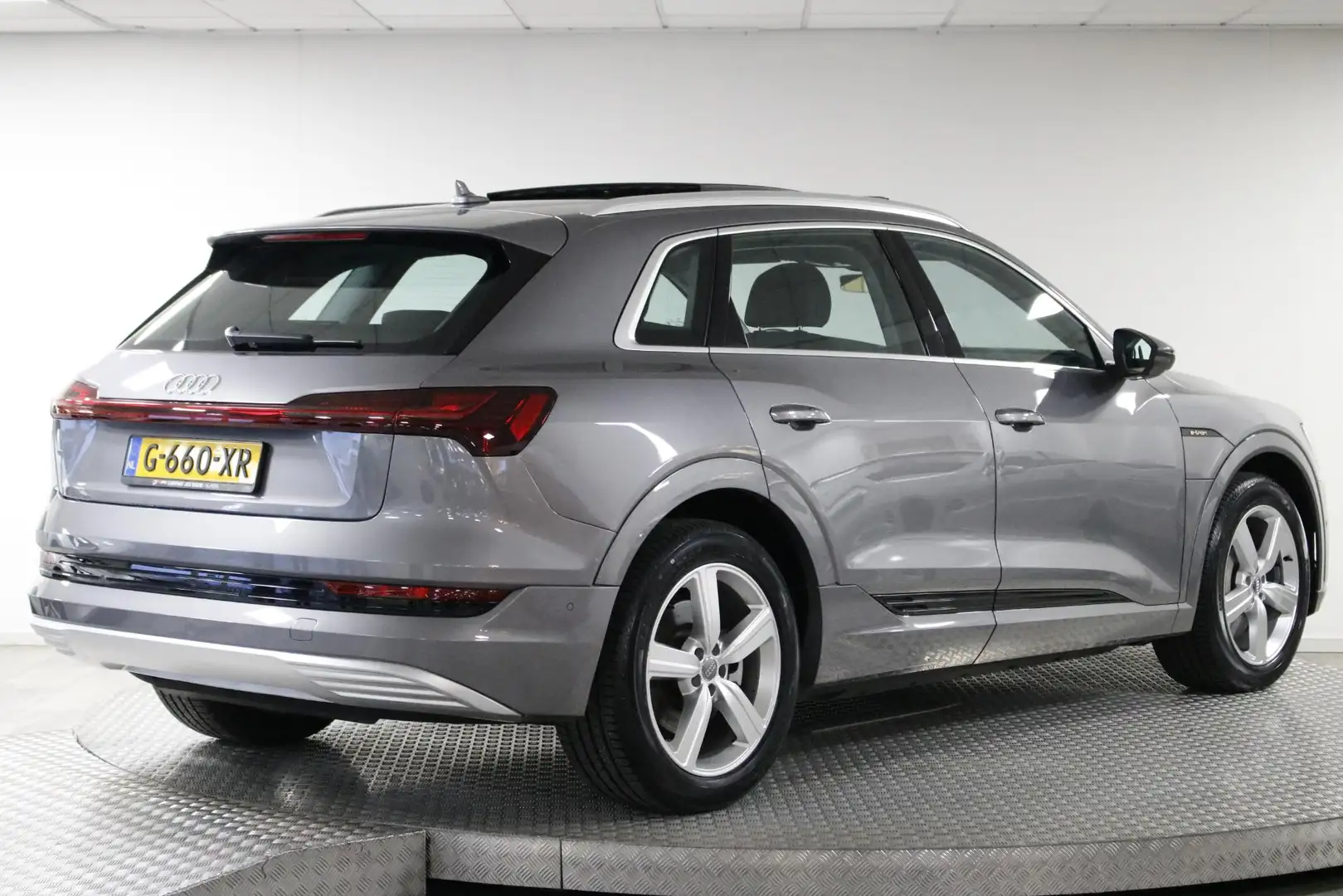 Audi e-tron 50 quattro Launch edition plus 71 kWh Clima | Pano Grijs - 2