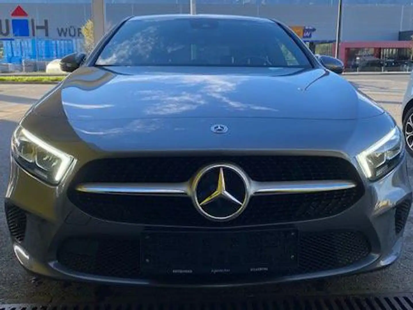 Mercedes-Benz A 180 A 180 Aut. Grau - 1
