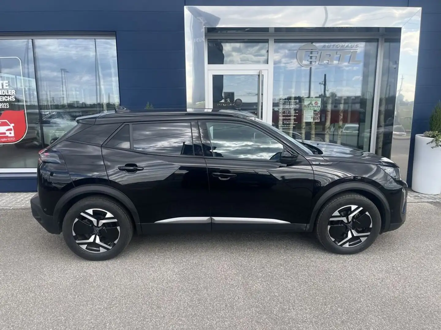 Peugeot 2008 (e-)GT NAVI TOTERWINKELASISSTENT nur 7.500KM Schwarz - 2