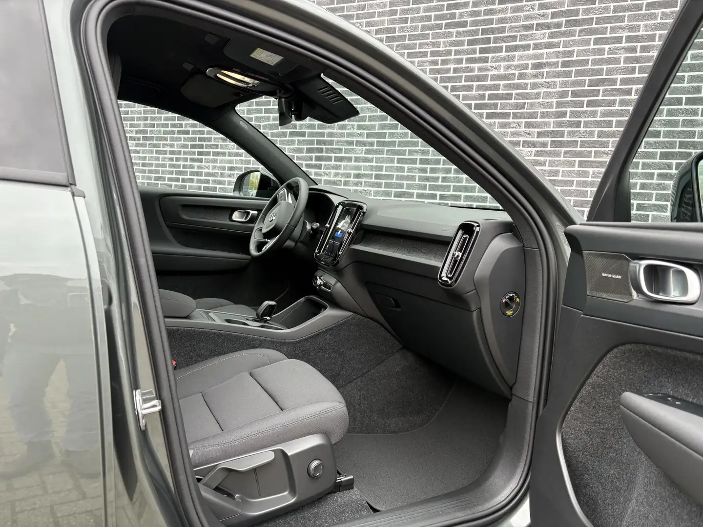 Volvo EX40 Single Motor Extended Range Business Ed. 82 kWh | Vert - 2