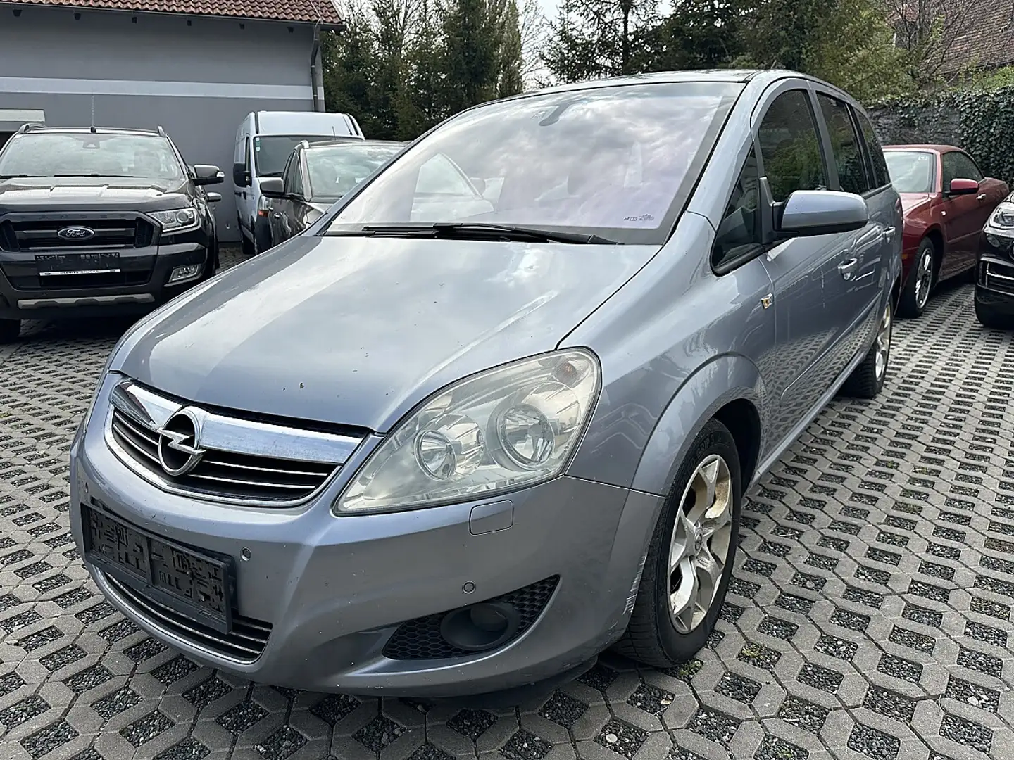 Opel Zafira 1,7 CDTI Style DPF Grau - 1