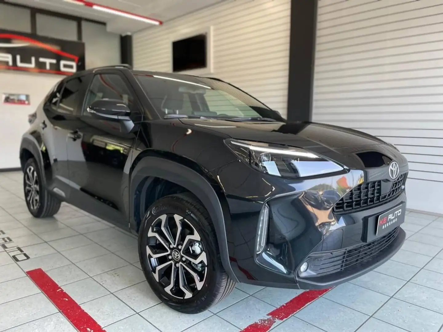 Toyota Yaris Cross Yaris Cross 1.5h Trend fwd 130cv e-cvt Grijs - 1