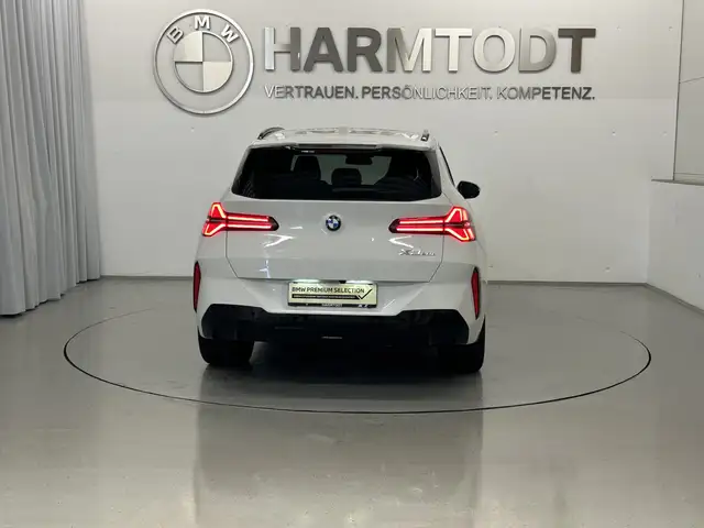 BMW X3 view 3