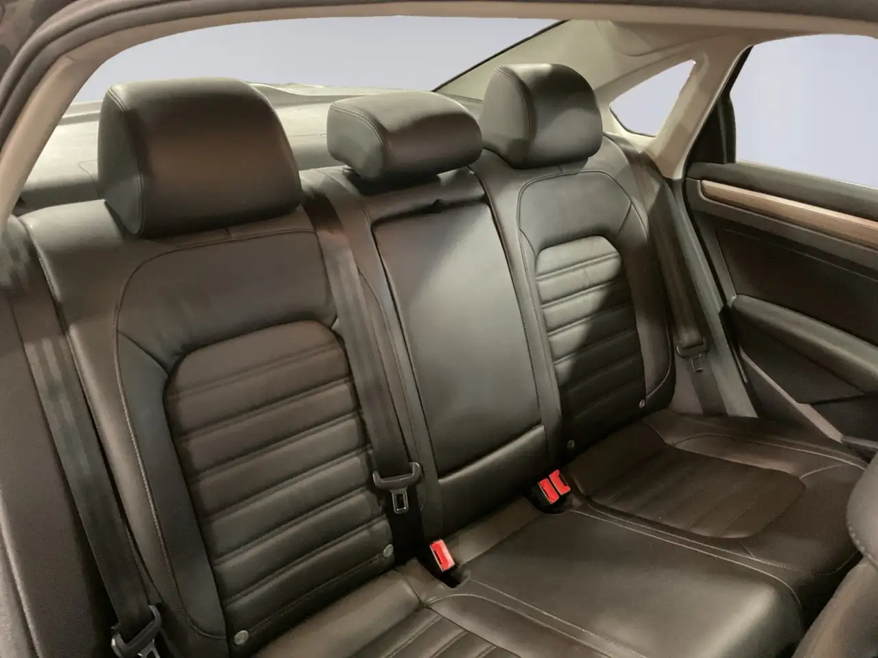 Volkswagen Passat снимка Volkswagen Passat