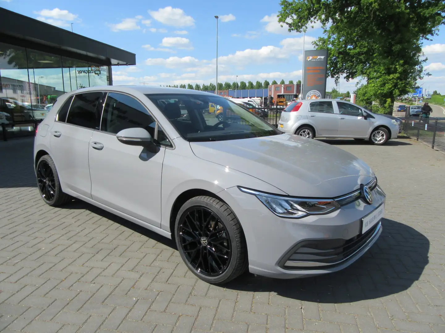 Volkswagen Golf 8 1.5 TSI Style, Navi, Ad.Cruise Control, Stoelver Grau - 2