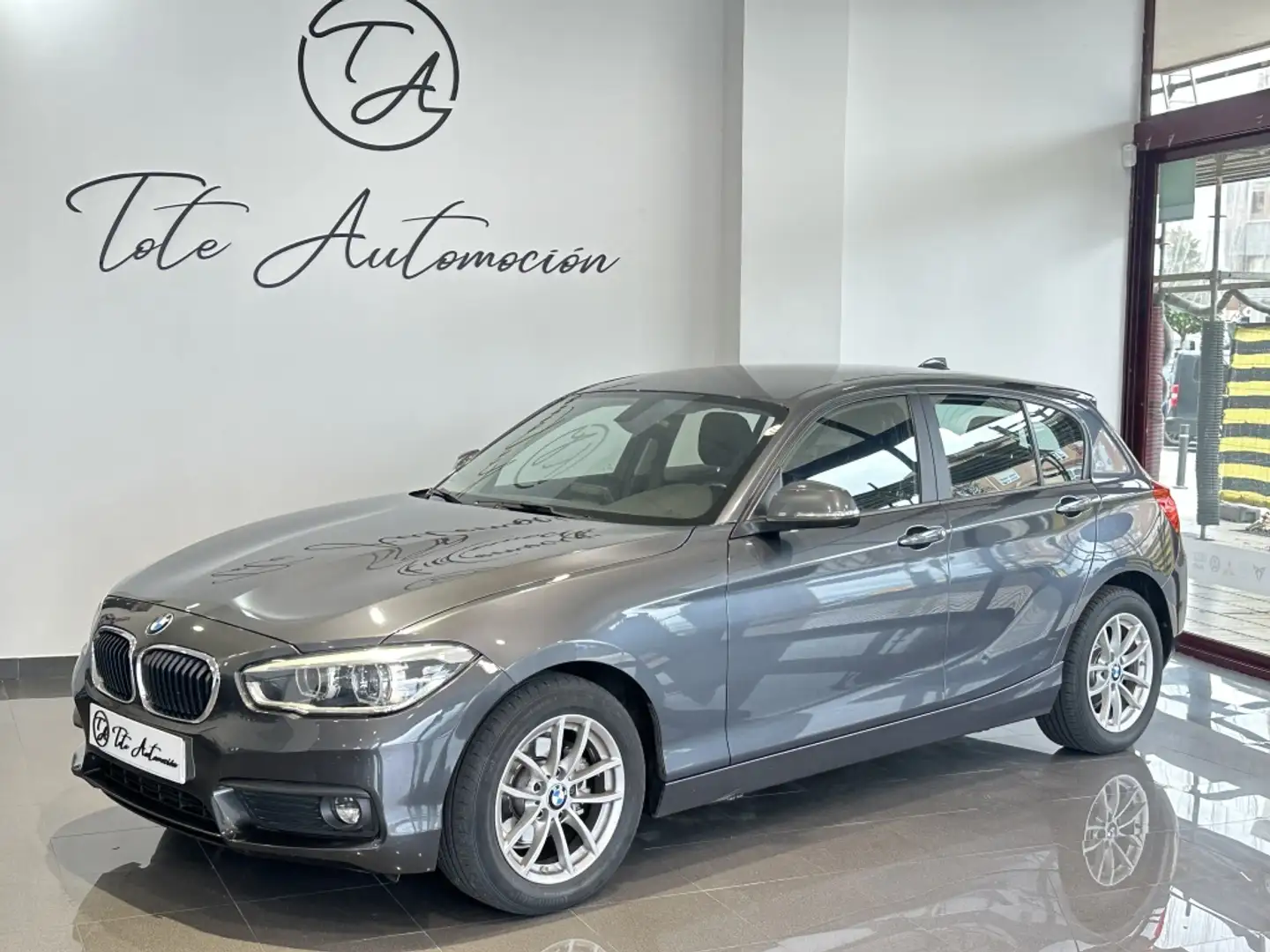 BMW 116 116d EfficientDynamics Gris - 2