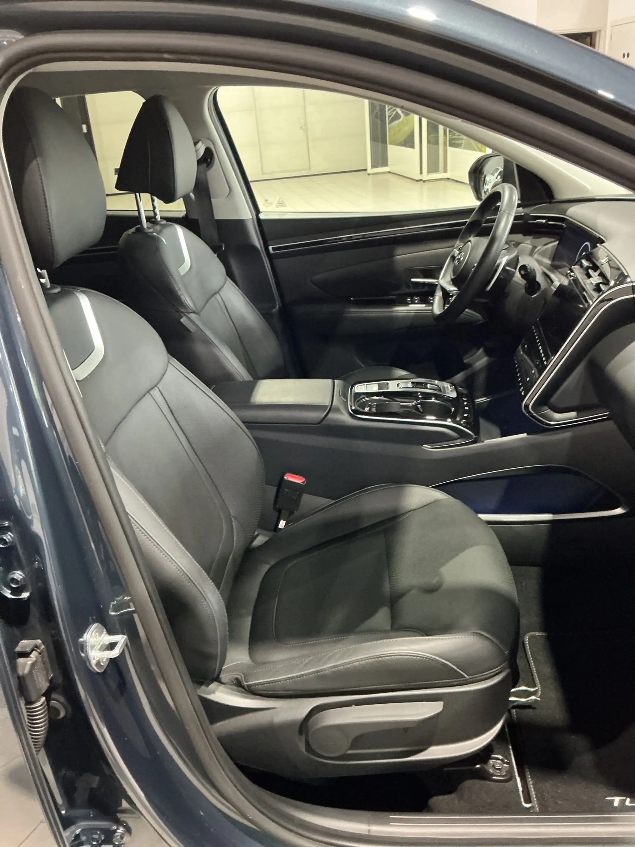 Hyundai TUCSON T-GDi Feel Comfort HEV 6AT — photo 10