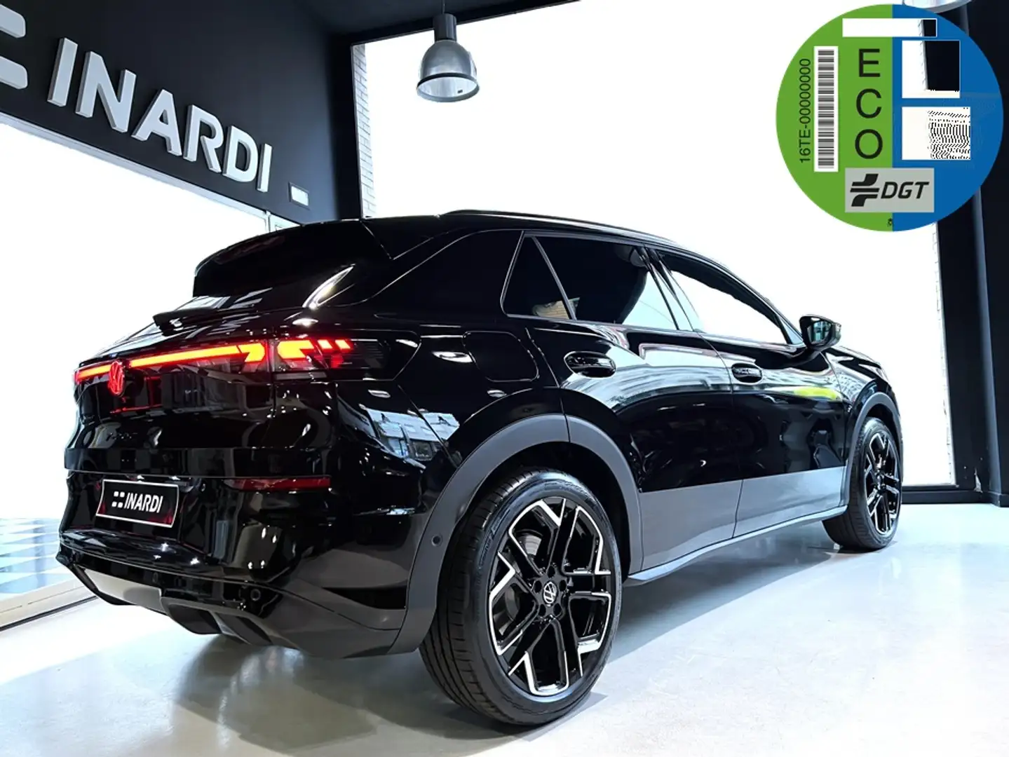 Volkswagen T-Roc 1.5 TSI Hybrid R-Line 125kW Negro - 2