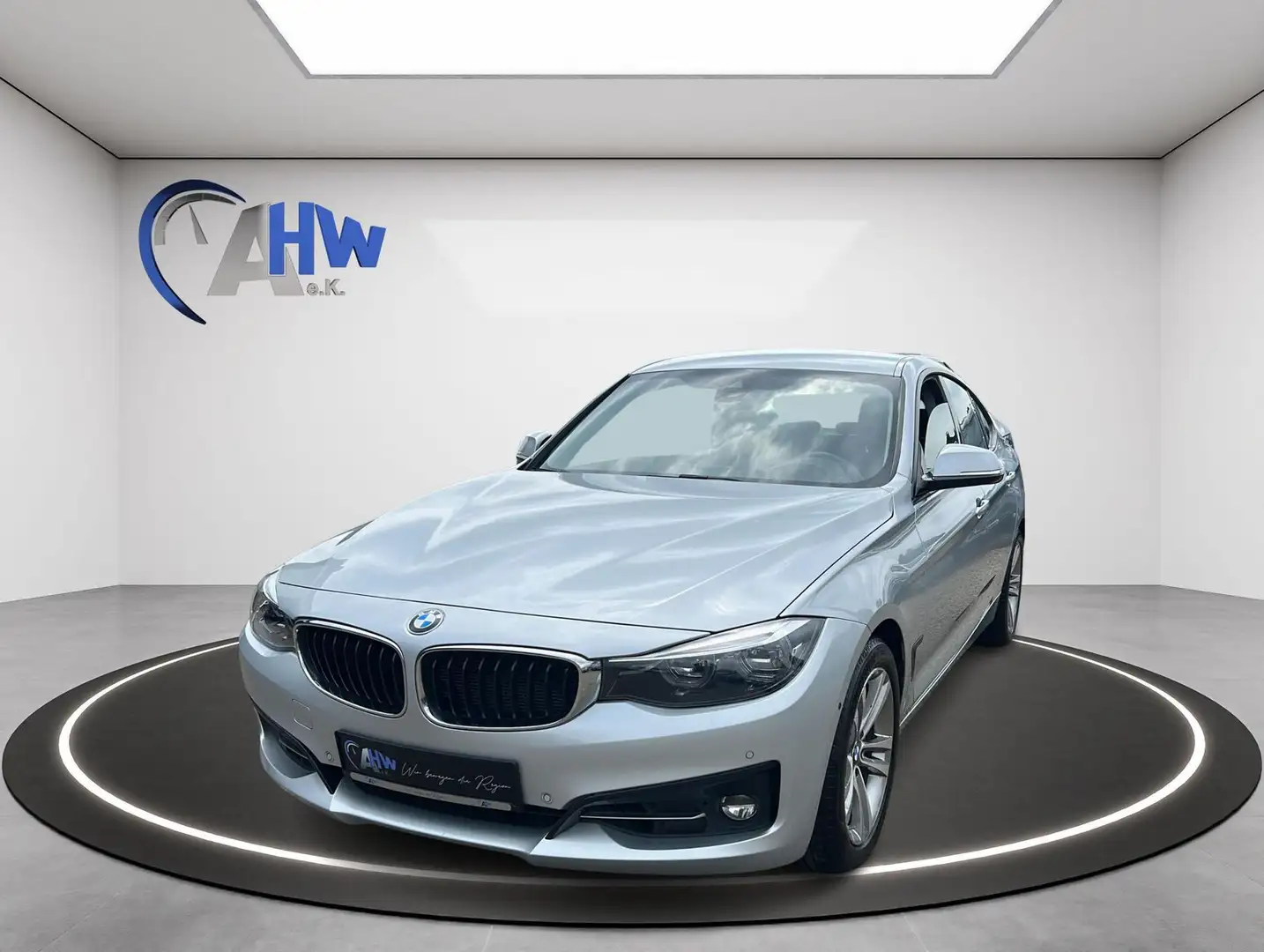 BMW 335 d xDriveSport Line Stříbrná - 1