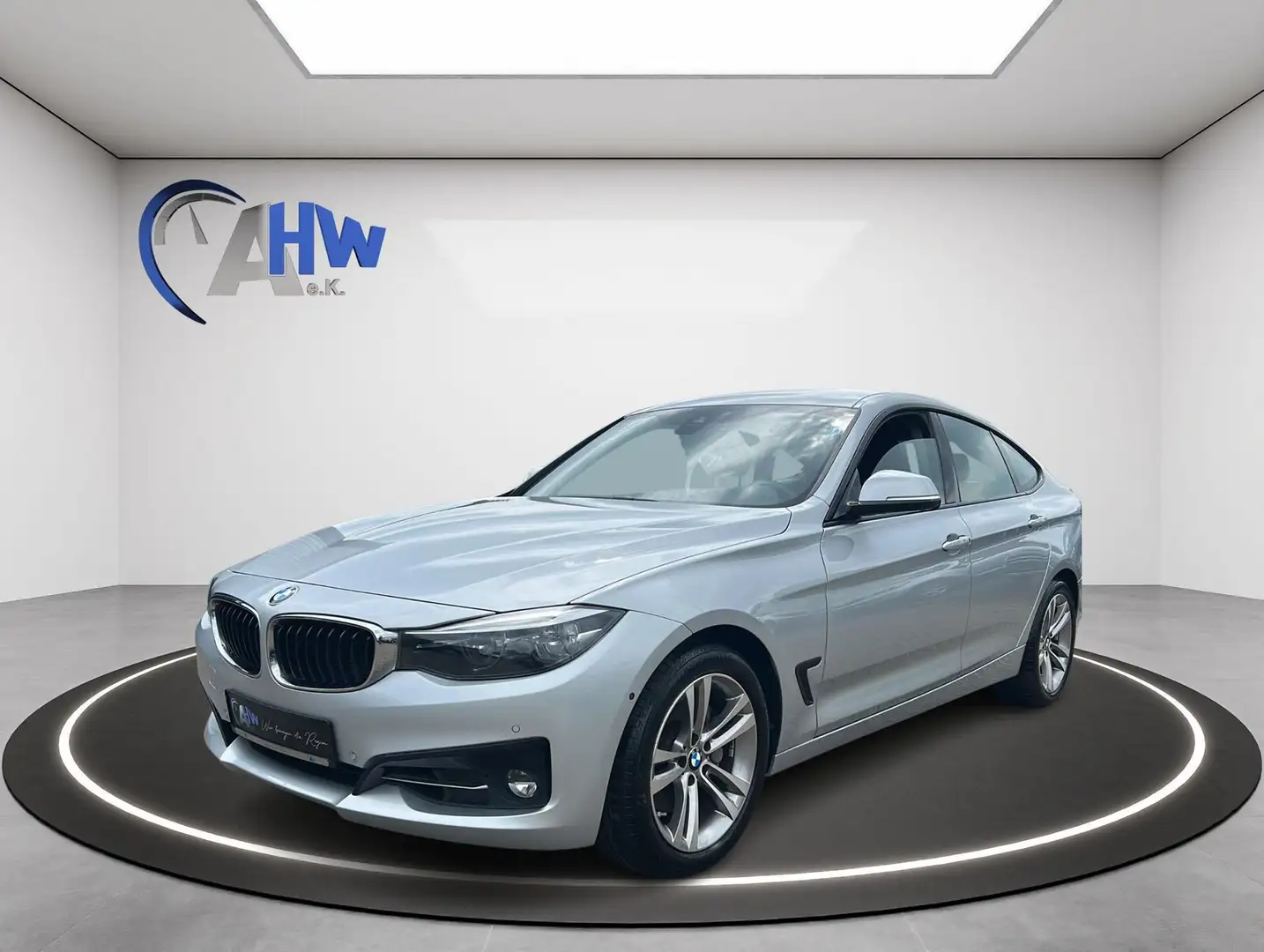 BMW 335 d xDriveSport Line Stříbrná - 2