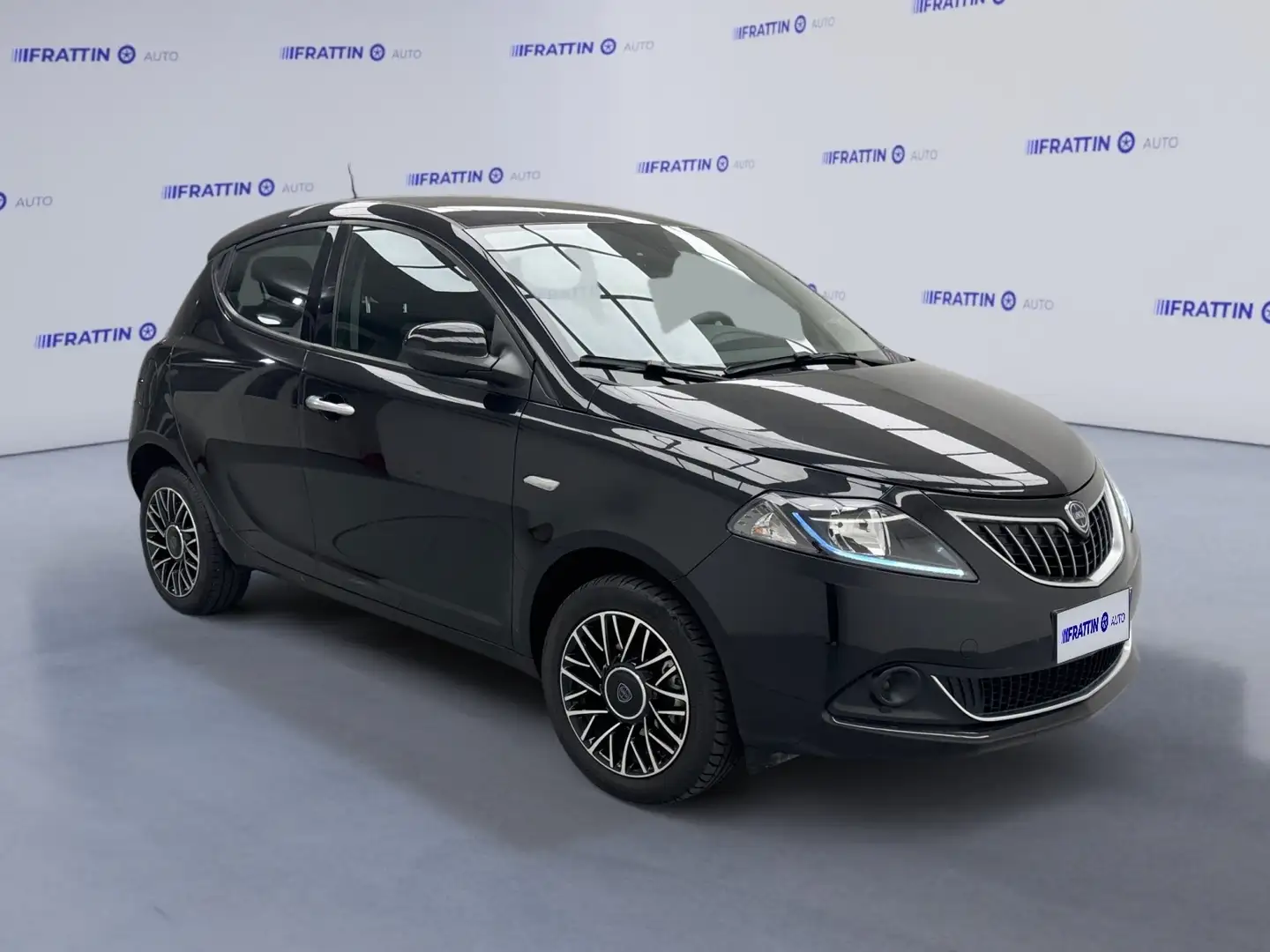 Lancia Ypsilon 1.0 FireFly 5 porte S&S Hybrid Platino Nero - 2
