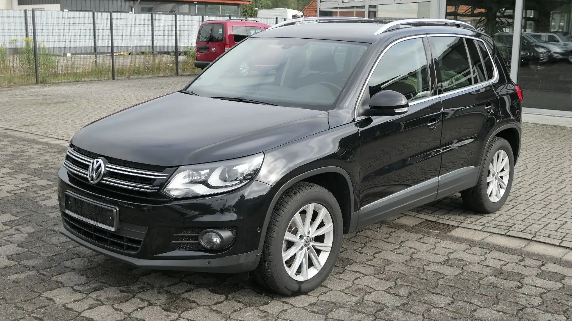Volkswagen Tiguan Sport & Style BMT/Bi-Xenon/Sitzheizung Zwart - 1