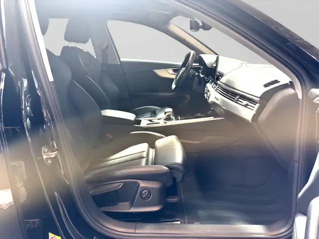 Audi A4 view 4