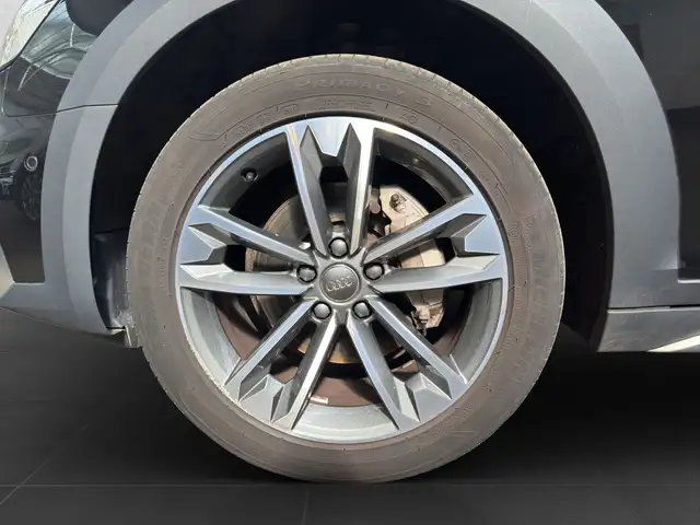 Audi A4 view 7