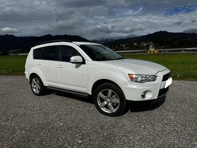 Imagine Mitsubishi Outlander 2.2 DI-D 4WD TC-SST Instyle