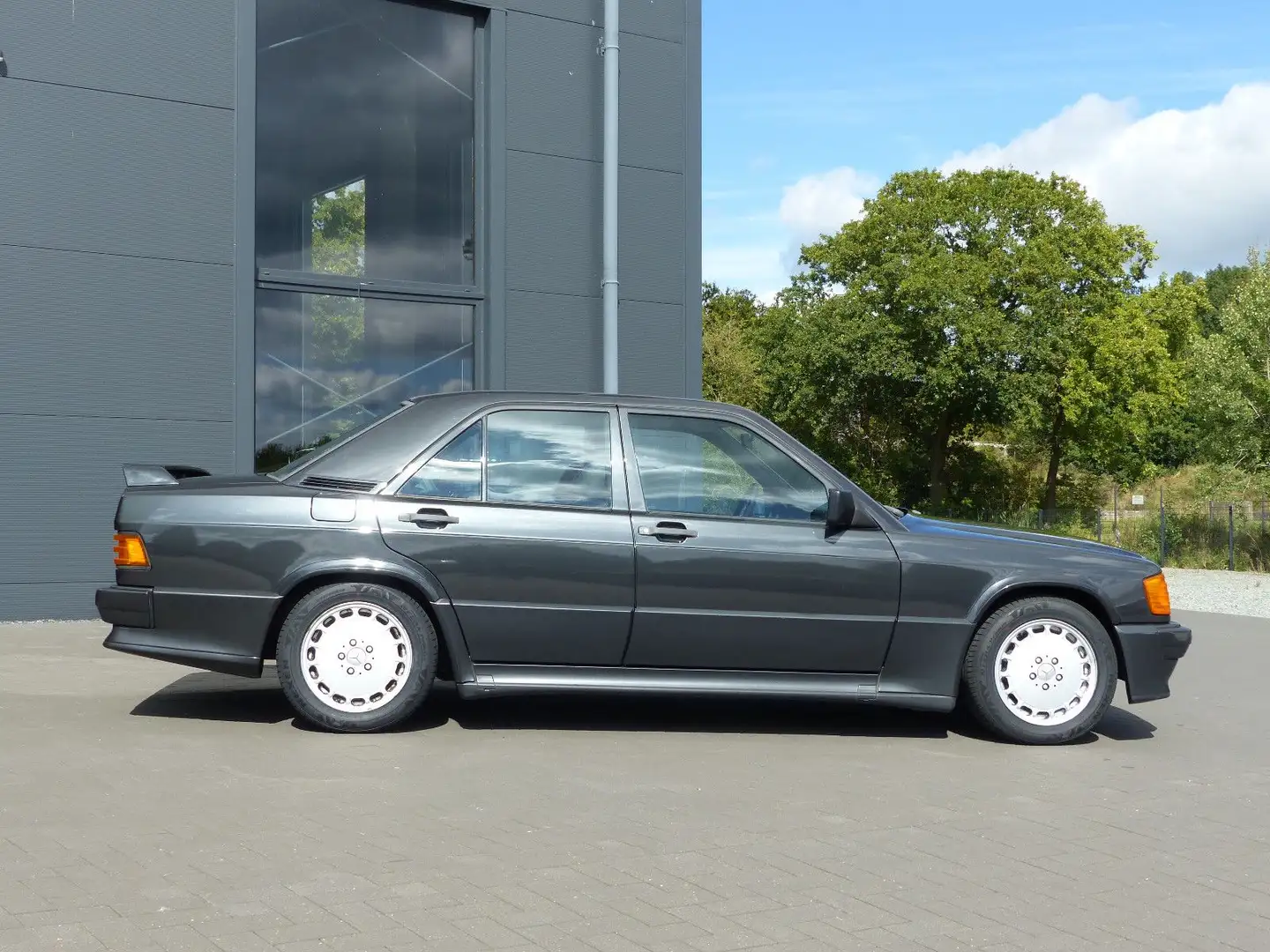 Mercedes-Benz 190 E 2,3 16 V * 1.Hand* Erstlack* Schwarz - 2