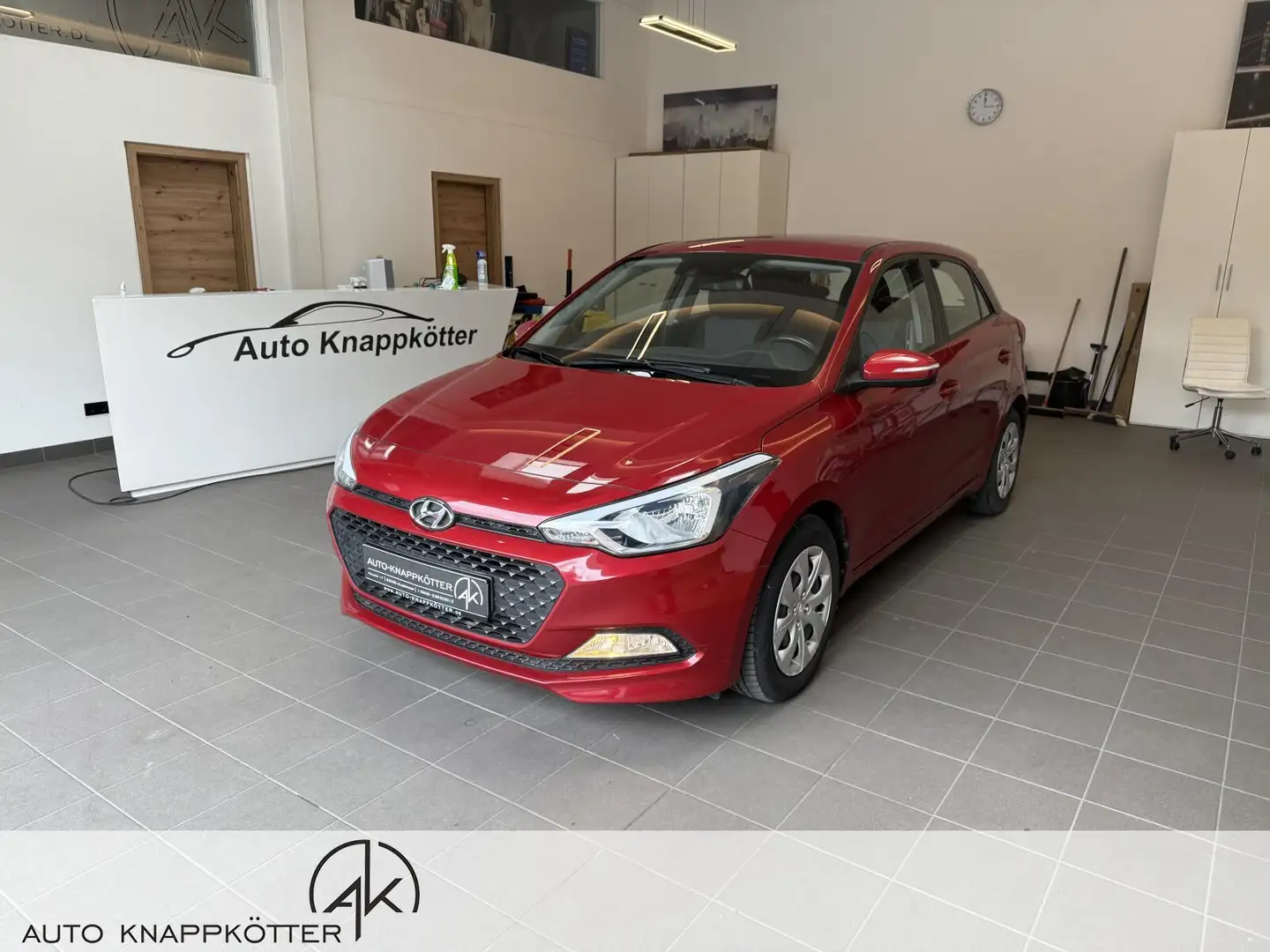 Hyundai i20 i20 1.2 Trend Klima/Sitzhzg./BC/Tempomat/eFH. Rood - 2