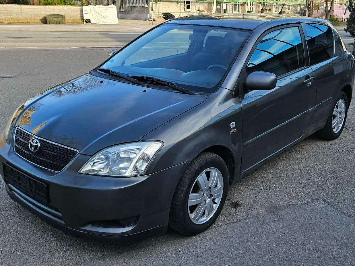Second hand Toyota Corolla 2.0