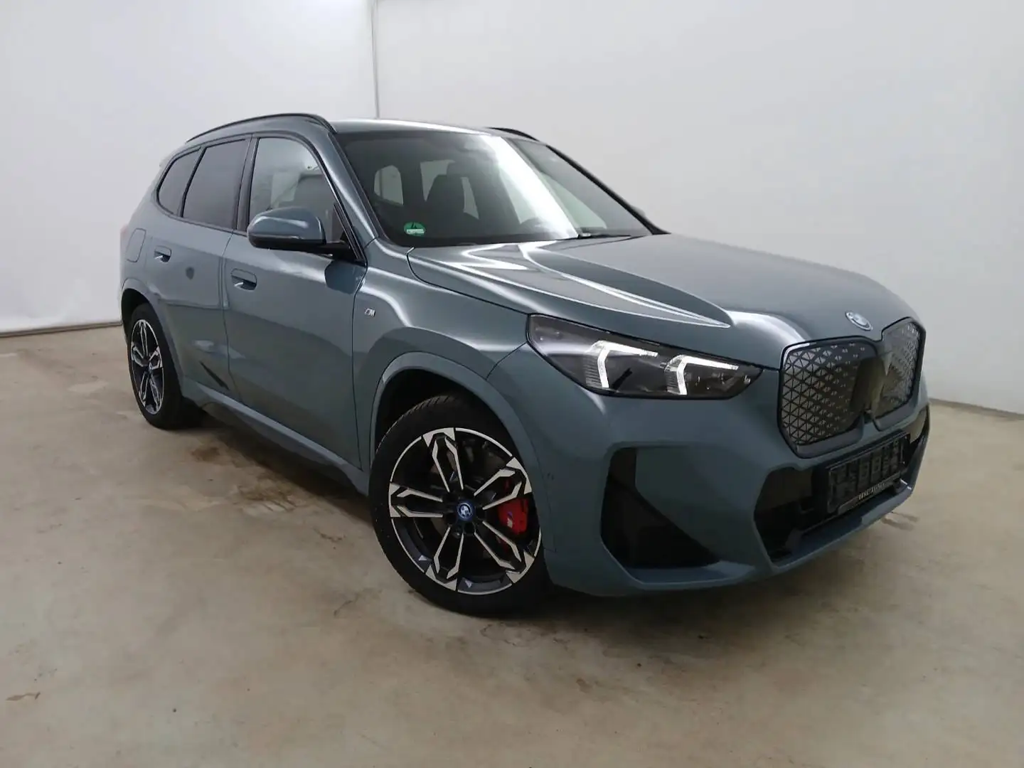 BMW iX1 30 xDrive M Sport PRO MASSAGE/MMRY/HEADUP Grün - 2