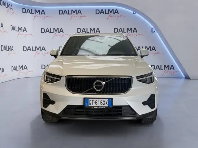 Volvo XC40 view 8