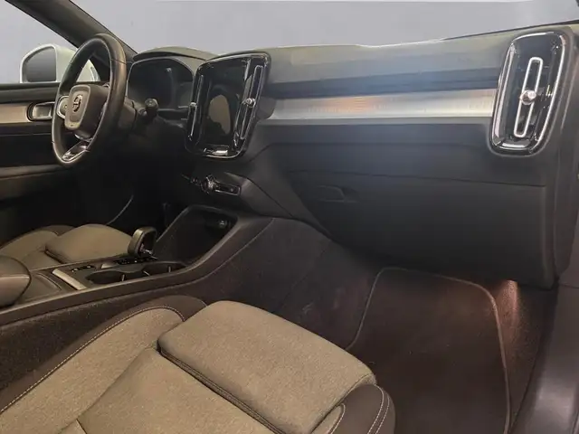Volvo XC40 view 14