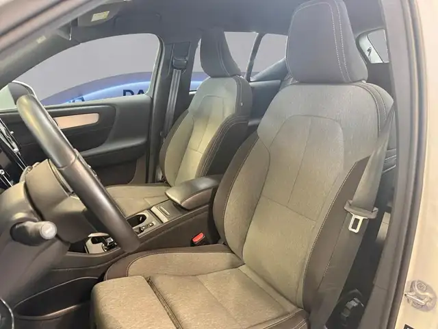 Volvo XC40 view 10